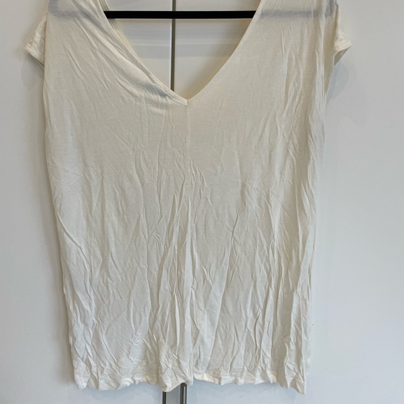 White tshirt - Picture 3 of 3